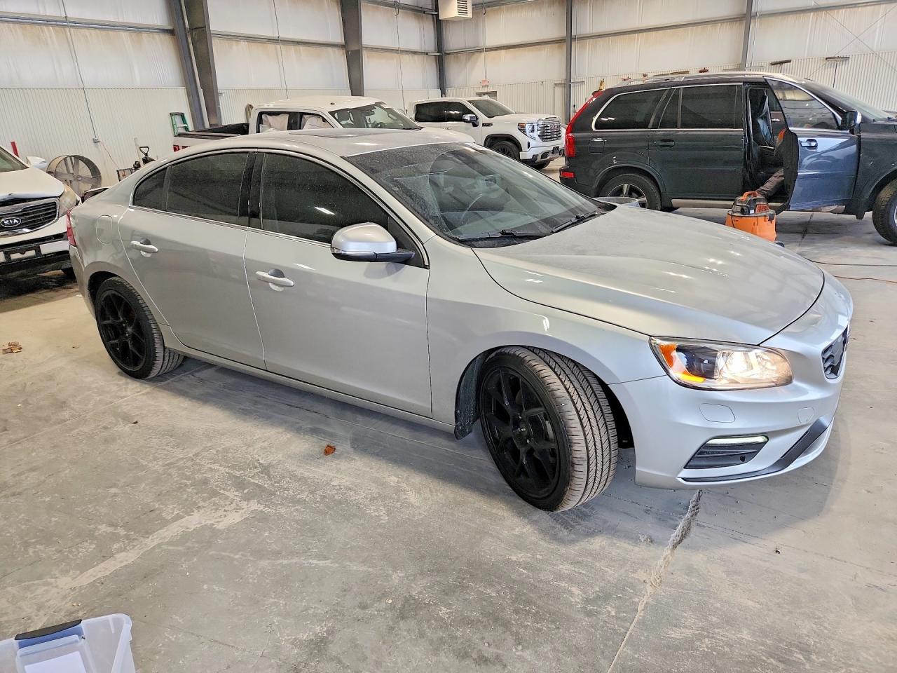 2017 VOLVO S60 Platinum