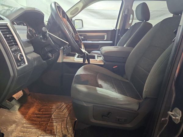 2014 RAM 1500 SLT CREW CAB 4X4