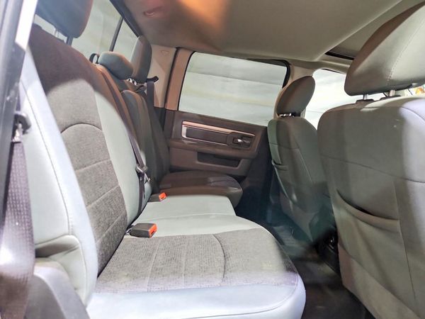 2014 RAM 1500 SLT CREW CAB 4X4