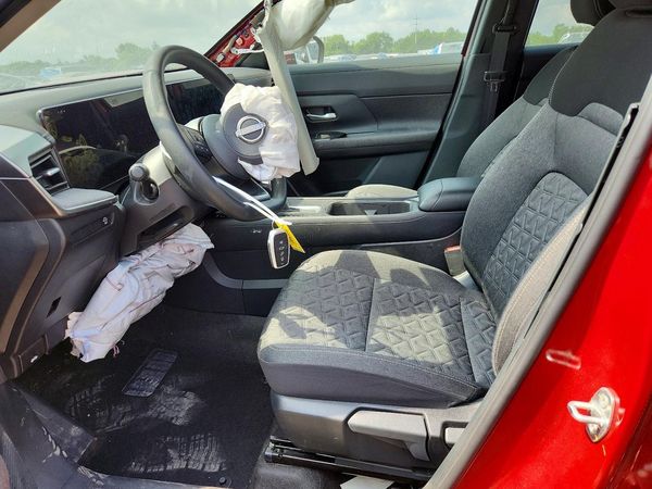2025 NISSAN KICKS SV