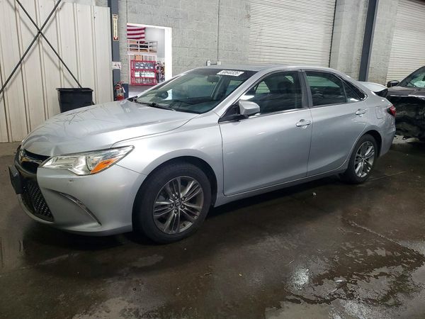 2017 TOYOTA CAMRY LE/SE/XLE/XSE — Front 3/4
