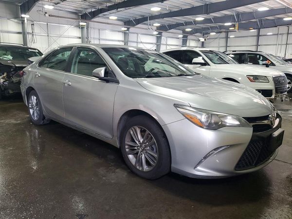 2017 TOYOTA CAMRY LE/SE/XLE/XSE — Passenger 3/4