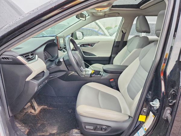 2021 TOYOTA RAV4 XLE Premium