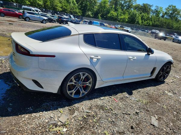 2019 KIA STINGER GT1