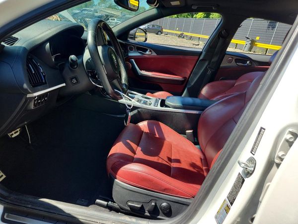 2019 KIA STINGER GT1