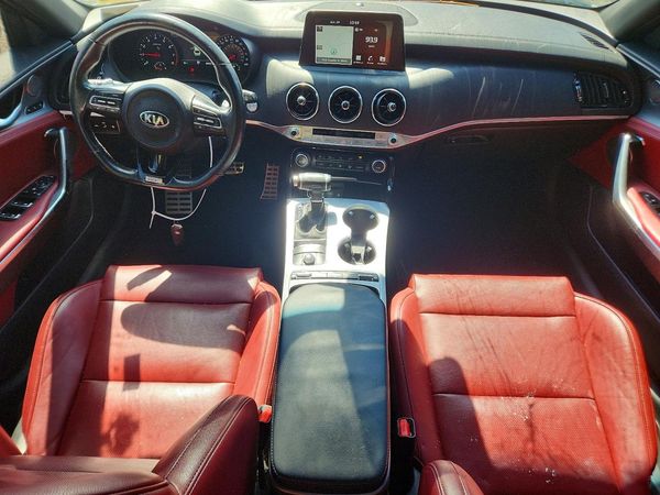 2019 KIA STINGER GT1