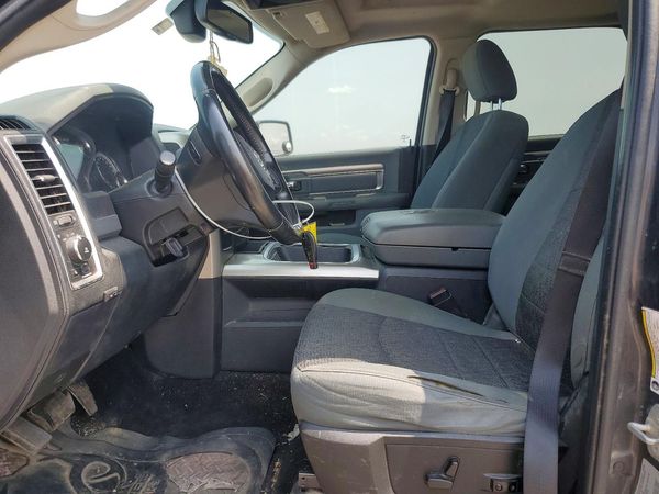 2016 RAM 1500 SLT