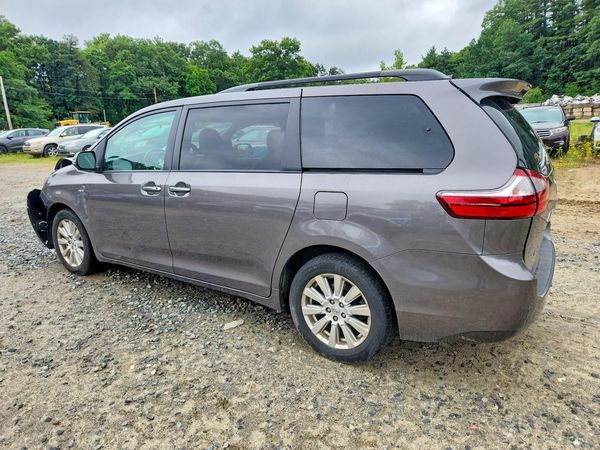 2017 TOYOTA SIENNA