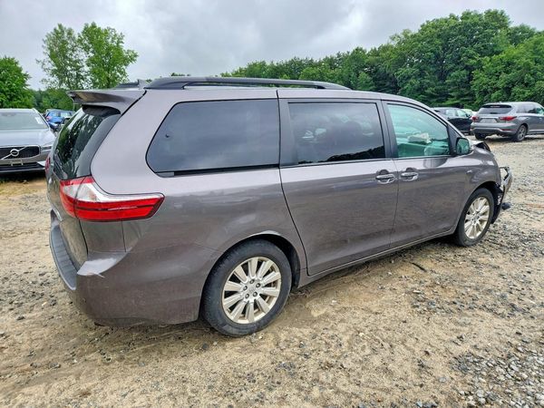 2017 TOYOTA SIENNA