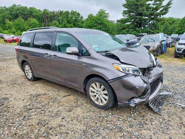 2017 TOYOTA SIENNA