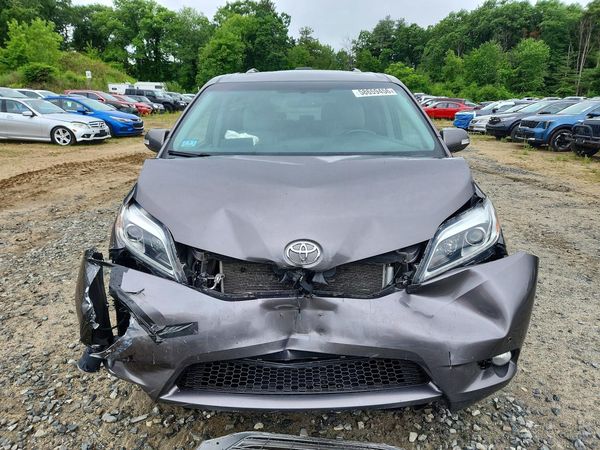 2017 TOYOTA SIENNA