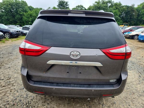 2017 TOYOTA SIENNA