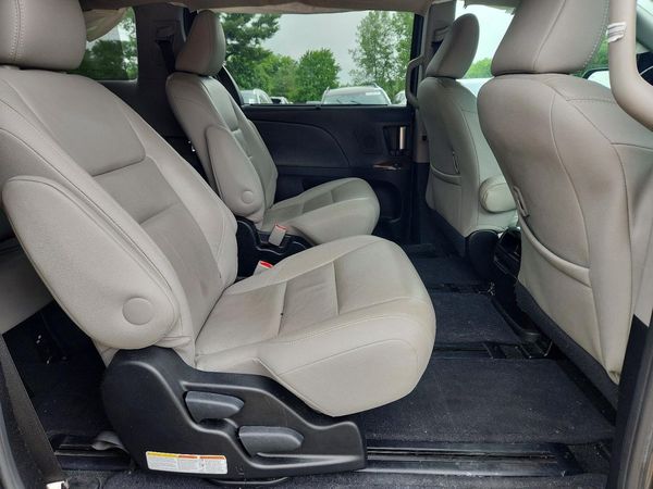 2017 TOYOTA SIENNA