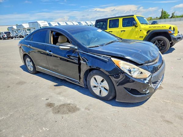 2012 HYUNDAI SONATA Middle level