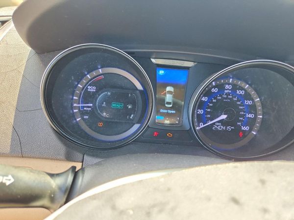 2012 HYUNDAI SONATA Middle level