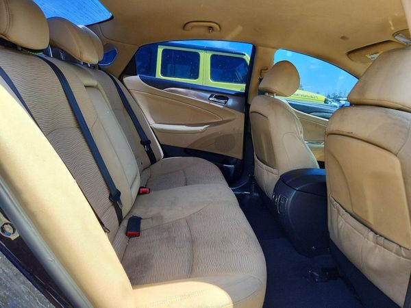 2012 HYUNDAI SONATA Middle level