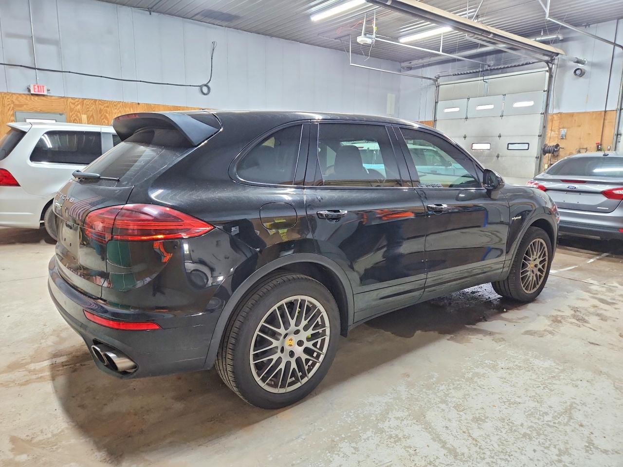 2016 PORSCHE CAYENNE E-Hybrid
