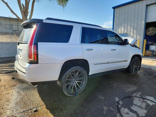 2017 CADILLAC ESCALADE Platinum