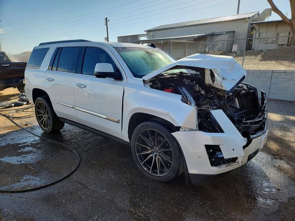 2017 CADILLAC ESCALADE Platinum