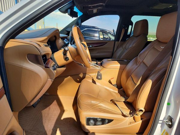 2017 CADILLAC ESCALADE Platinum