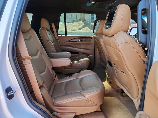 2017 CADILLAC ESCALADE Platinum