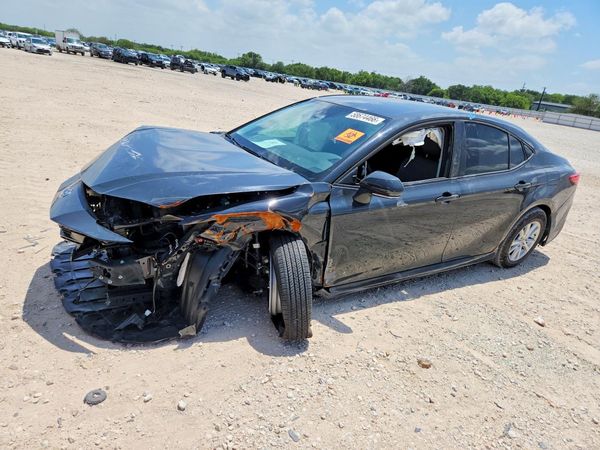 2026 TOYOTA CAMRY — Front 3/4