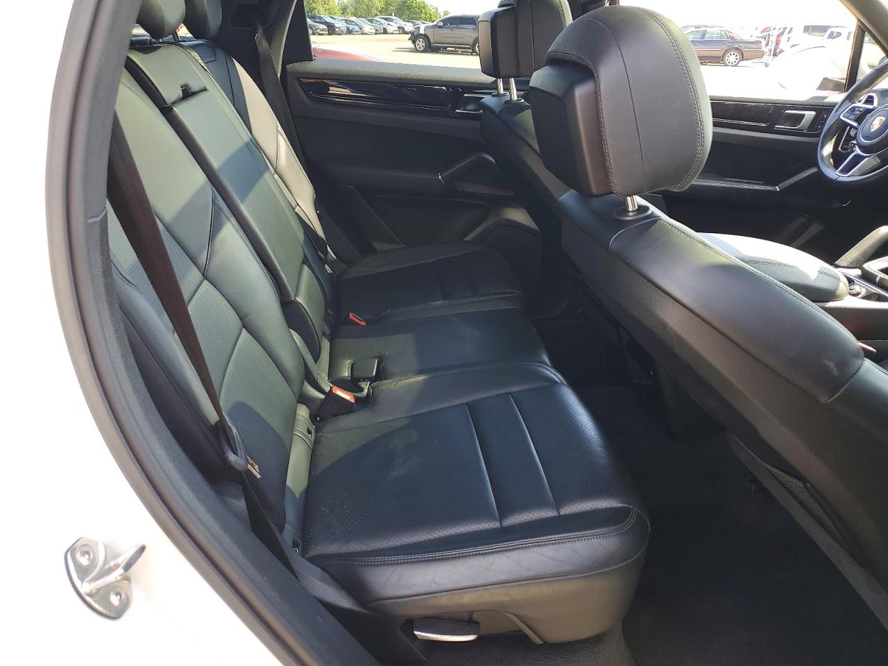2019 PORSCHE CAYENNE
