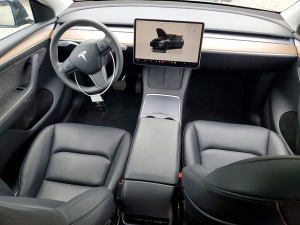 2025 TESLA MODEL Y