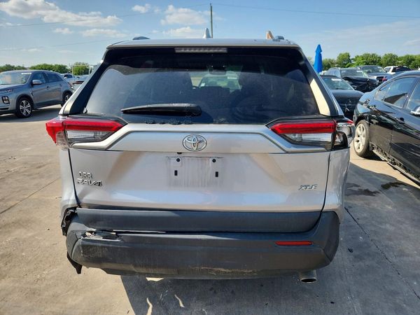 2022 TOYOTA RAV4 XLE