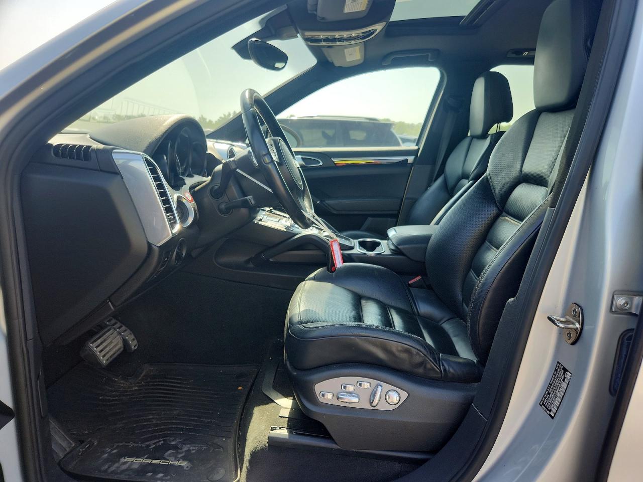 2011 PORSCHE CAYENNE