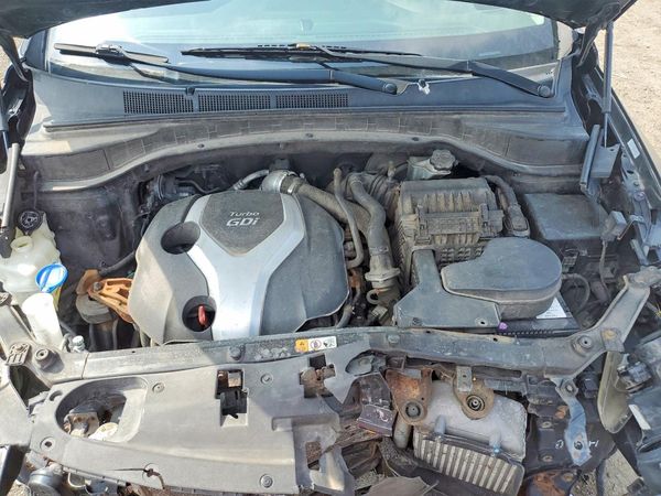 2013 HYUNDAI SANTA FE — Engine bay