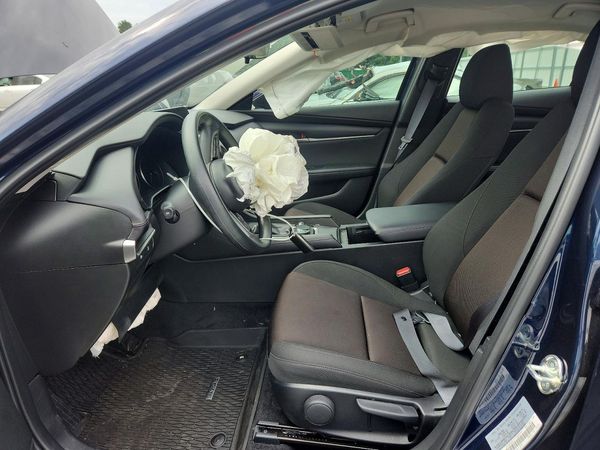 2026 MAZDA 3 Base — DENT