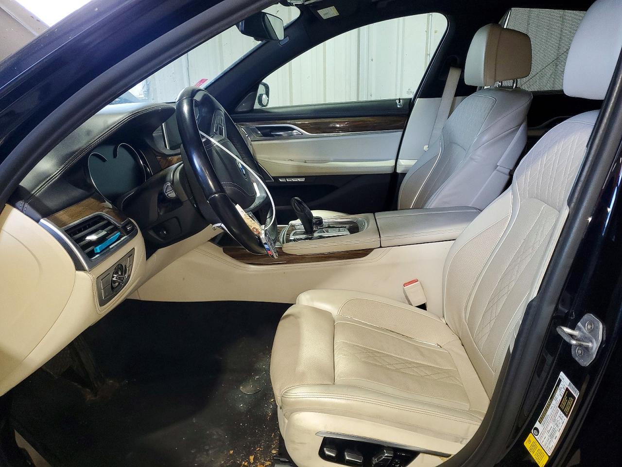 2016 BMW 740