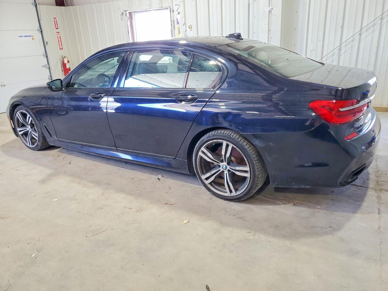 2016 BMW 740