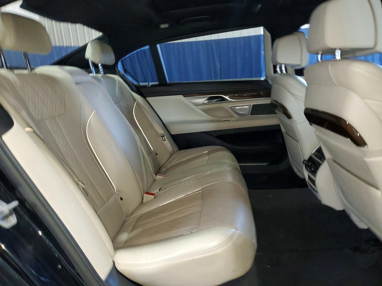 2016 BMW 740