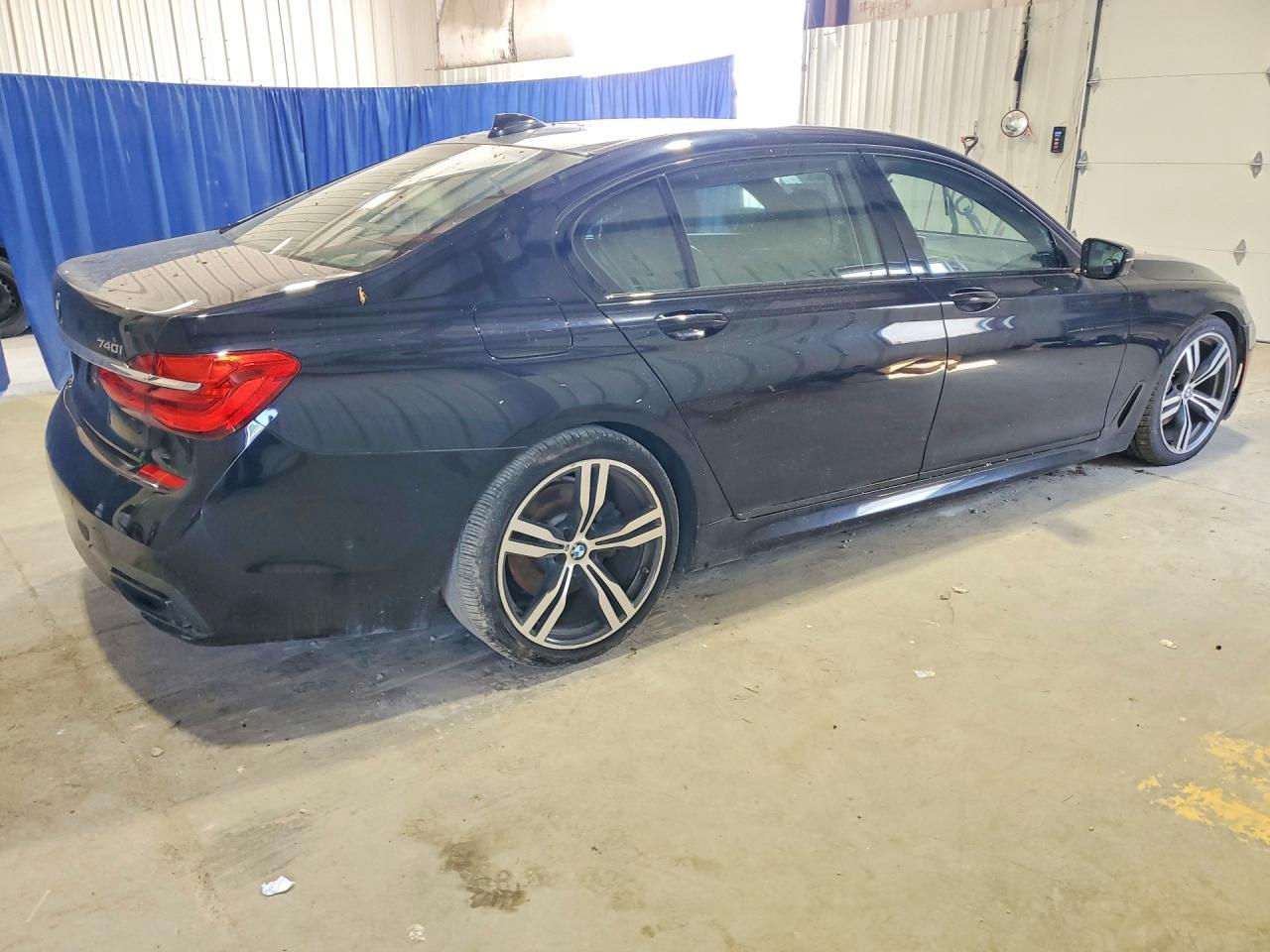 2016 BMW 740