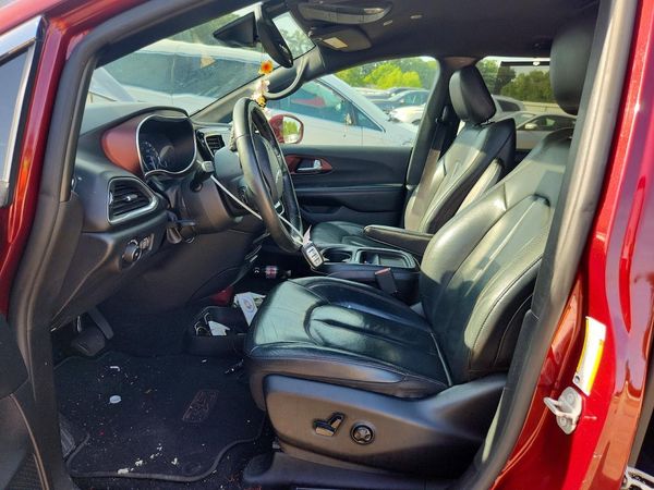 2019 CHRYSLER PACIFICA Touring L — DENT