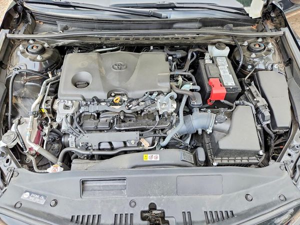 2023 TOYOTA CAMRY SE — Engine bay