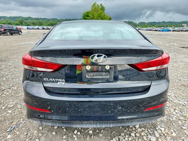 2018 HYUNDAI ELANTRA SE