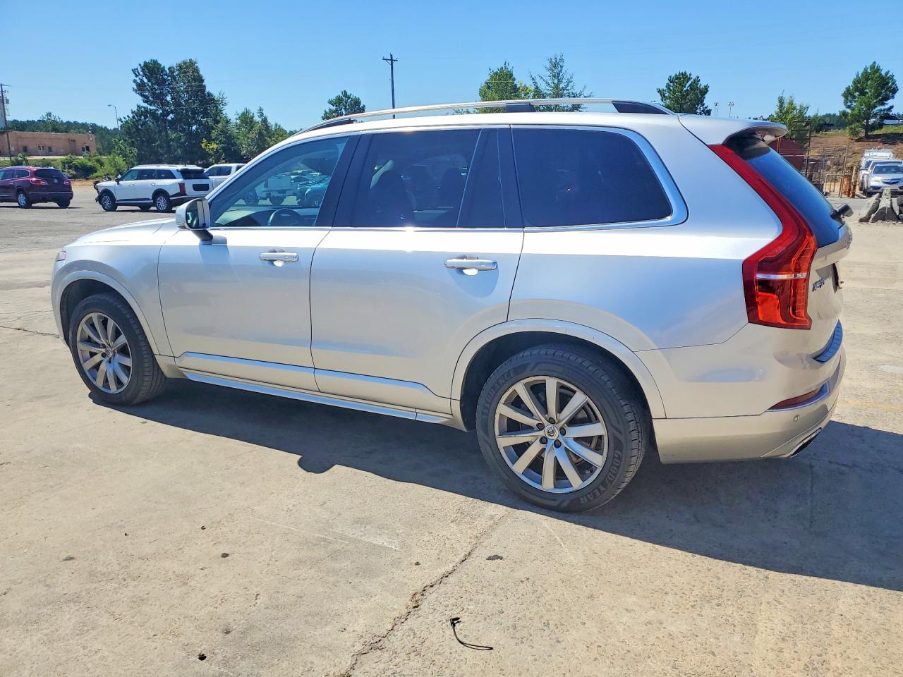 2017 VOLVO XC90 Momentum