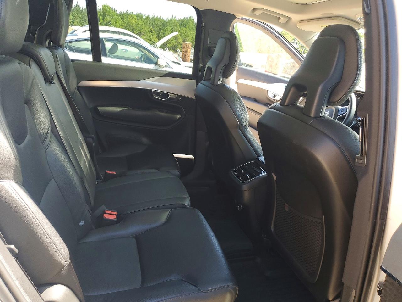 2017 VOLVO XC90 Momentum