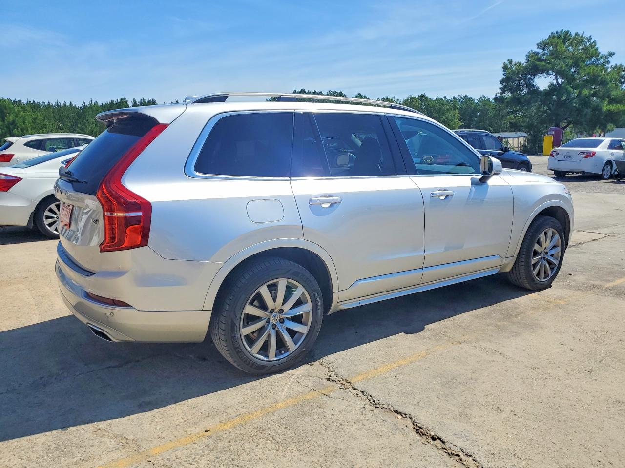2017 VOLVO XC90 Momentum