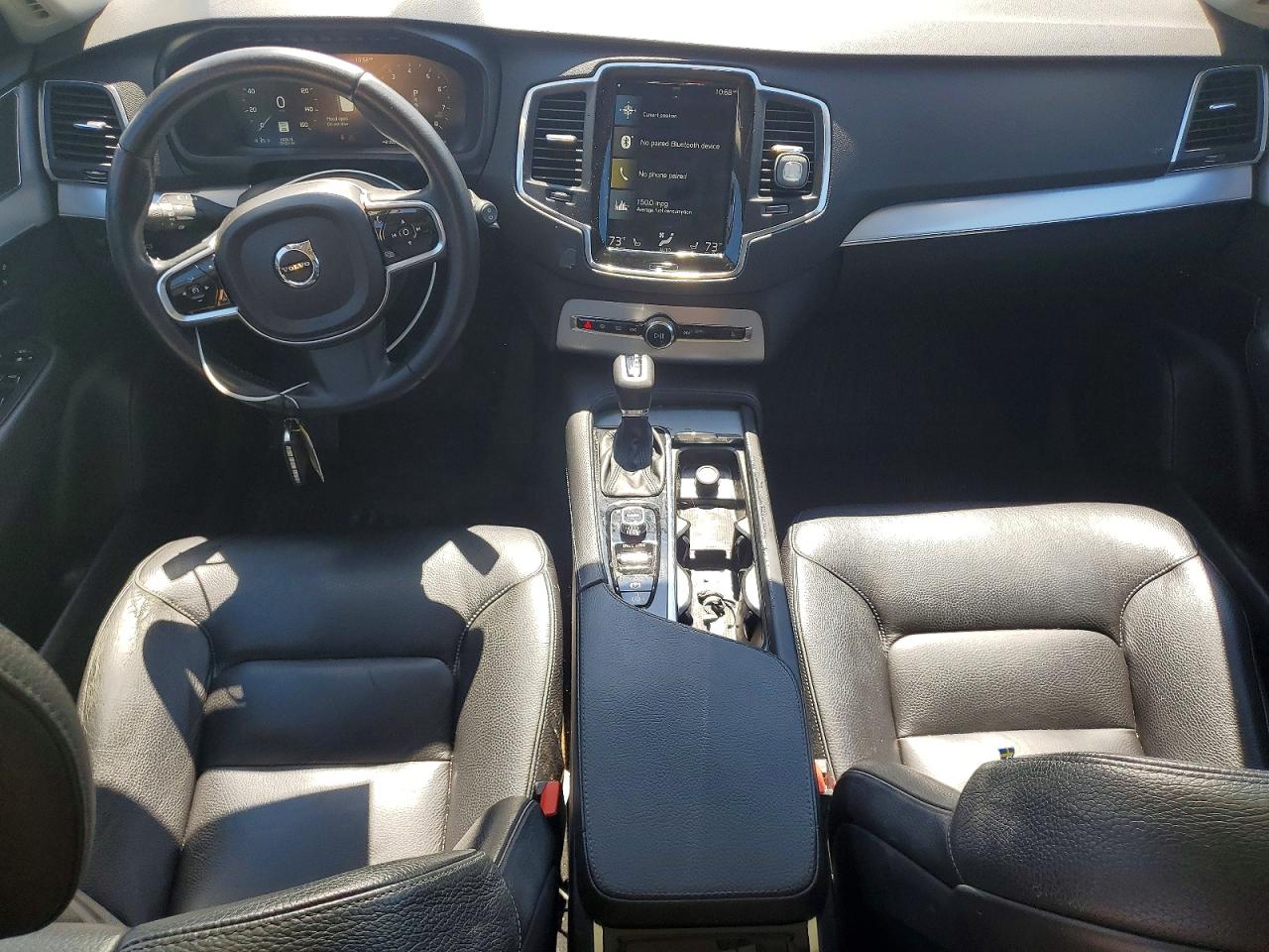 2017 VOLVO XC90 Momentum