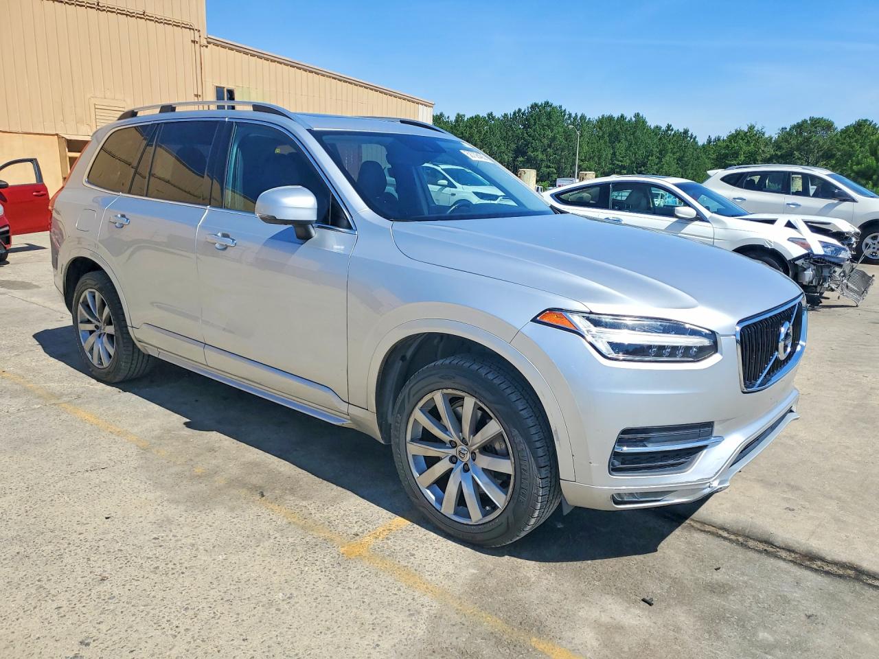 2017 VOLVO XC90 Momentum