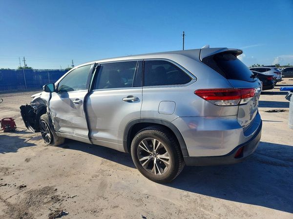 2017 TOYOTA HIGHLANDER LE/LE Plus