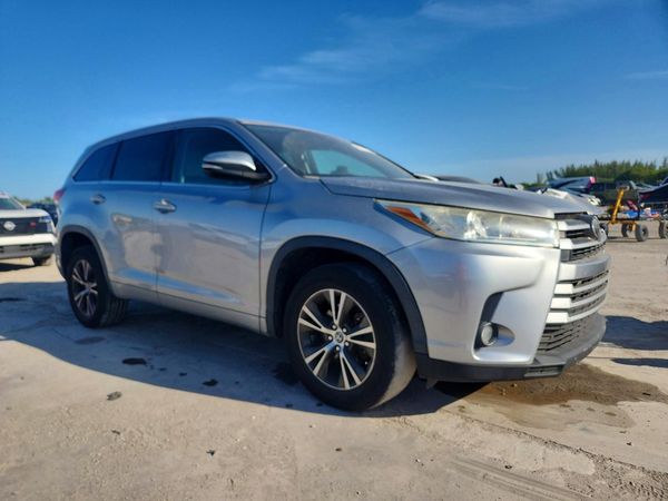 2017 TOYOTA HIGHLANDER LE/LE Plus