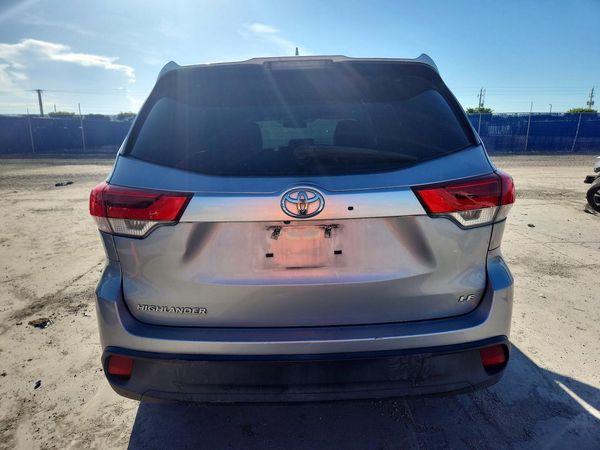 2017 TOYOTA HIGHLANDER LE/LE Plus