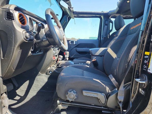 2023 JEEP GLADIATOR Mojave — DENT