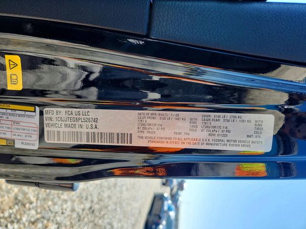 2023 JEEP GLADIATOR Mojave — VINS