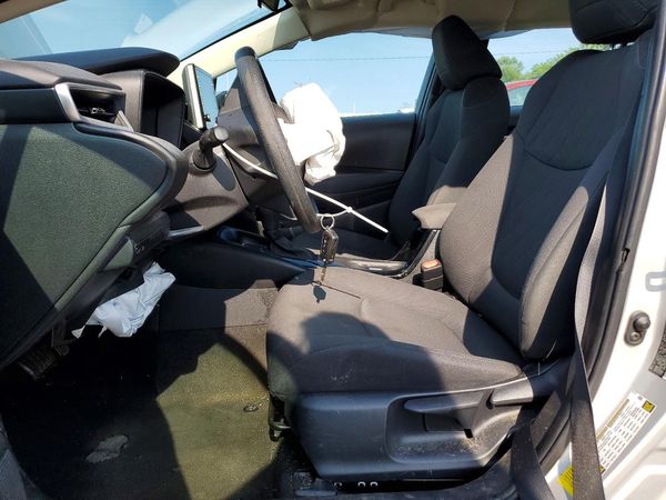 2021 TOYOTA COROLLA LE — DENT
